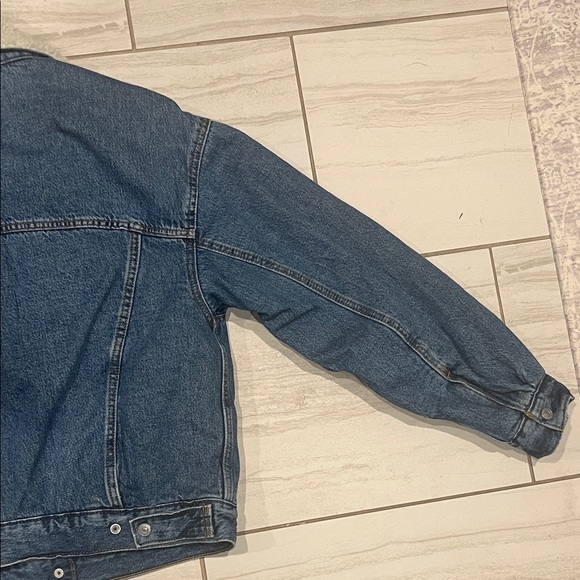 Levi's Denim Jacket with Sherpa Collar - Picture 4 of 7